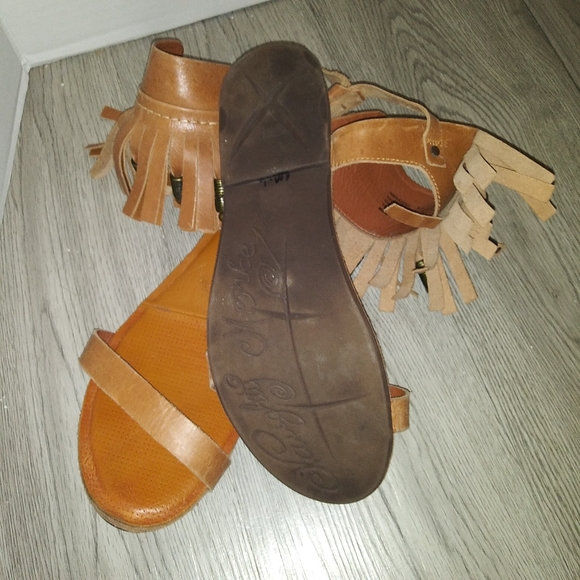 Naughty Monkey Fringe Sandals - Picture 7 of 10